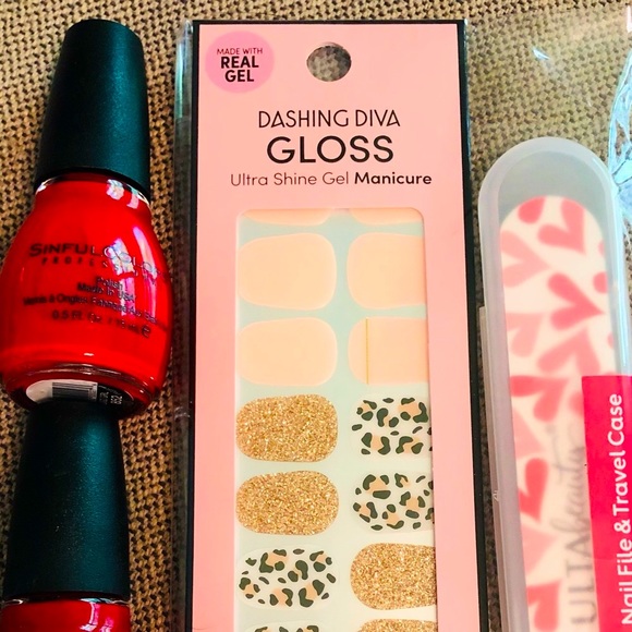 🎁 2/$10 Nail Care Bundle Sinful Colors Nail Polish Dashing Diva Gold Glitter - Picture 2 of 16